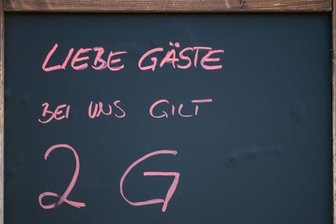 2G: Im Erzgebirgskreis kontrollieren jetzt drei Teams - In der Gastronomie gilt angesichts der zugespitzten Coronalage die 2G-Regel. Ihre Einhaltung soll nun verstärkt kontrolliert werden.