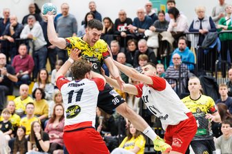 3. Handball-Liga: Oberlosaer Schwächephase kostet möglichen Punktgewinn - Aleksander Olkowski mit Drang zum Tor. In Würzburg netzte er sechsmal für den SV 04 ein.