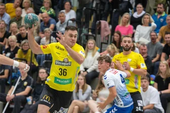 3. Handball-Liga: SV 04 Oberlosa gastiert bei Geheimfavorit - Aleksander Olkowski (am Ball) tritt am Samstagabend beim TSV Neuhausen/Filder in Baden-Württemberg an.