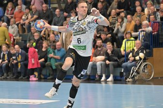 3. Handball-Liga: SV 04 Oberlosa mit packendem Derby als Generalprobe für die Relegation - Oberlosas Kapitän Kevin Roch im Hinspiel in Aue, das die Vogtländer überraschend mit 32:29 für sich entschieden.