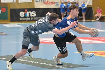 3. Liga: Auer Handballer stehen bei Aufsteiger in der Pflicht - Jannis-Jakob Leun (rechts), hier gegen Neuhausen, erwischte zuletzt gegen Oppenweiler keinen guten Tag. Am Samstag will es der 21-jährige Rückraumspieler besser machen.