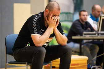 3. Volleyball-Liga: VSV Oelsnitz muss sich nach 2:0-Führung noch geschlagen geben - Alexander Krug, Trainer des VSV Oelsnitz, muss weiter auf den ersten Saisonsieg seines Teams warten.