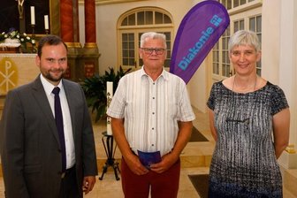 30 Jahre Diakoniewerk - Feier mit Bauchschmerz - Die heutige Geschäftsführung mit Andreas Seidel (l.) und Gabriele Floßmann sowie der frühere Geschäftsführer Peter Sellien. 