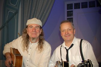 30 Jahre Sevenheat aus Falkenstein mit zwei leidenschaftlichen Musikern: „Wir machen mit Händen und Füßen Musik bis zur Erschöpfung“ - Seit 30 Jahren gemeinsam mit Leidenschaft für die Musik unterwegs.