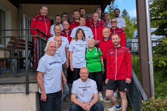 30. Vereinsgeburtstag - und Sachsens älteste Keglerin geht als Erste auf die Bahn - Die Kreisauswahl der Kegelsportler besuchte die Sportskameraden in Grünhain anlässlich des 30-jährigen Bestehens.