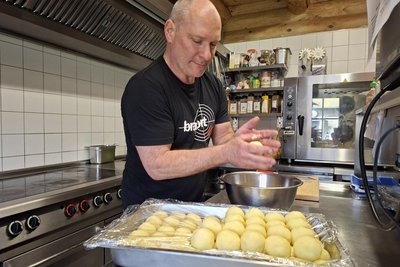 Klöße gehören zum Tagesgeschäft vom Küchenchef Uwe Müller.