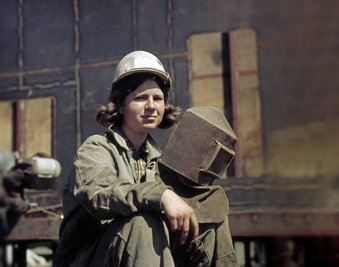 Die DDR, wie sie im Buche steht? Diese junge Schweißerin von der Warnow-Werft steht gleichermaßen nur für die Werktätigen-Propaganda der SED wie auch für reale Möglichkeiten neuer Selbstverwirklichung für Frauen.
