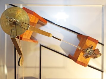 Diese Eisenscheibe von 1769 stammt aus der Werkstatt des Firmengründers Gottlieb Friedrich Schubert.