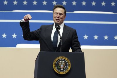 Tech-Milliardär Elon Musk spricht zur Amtseinführung des Präsidenten Donald Trump in Washington. In Europa mischt er sich inzwischen gern zugunsten rechtspopulistischer Parteien in die Politik ein.