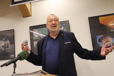 Das Herz in der Hand: Harald Börner, Vorsitzender der Fotofreunde Freiberg.
