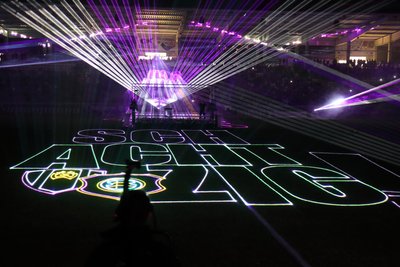 Die Fans bekamen eine beeindruckende Lasershow zu sehen.