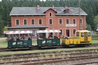 Die Motor-Draisinen-Fahrt mit dem Wernesgrüner Schienenexpress startet am 1. Mai.