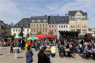 Die Maifeier auf dem Annaberger Markt bot neben einer tarifpolitischen Gesprächsrunde vor allem Musik und Spaß für jedermann. 