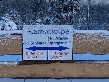 Streitpunkt in Mühlleithen ist immer wieder die Nutzung der Loipenbrücke über die B 283 durch Fußgänger.Die Diskussion läuft seit vier Jahren. Jetzt will der Klingenthaler Stadtchef eine finale Klärung.