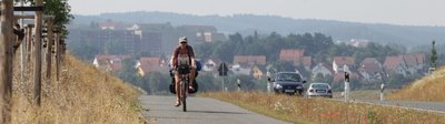 Alternative für die Talroute ist der neu gebaute Radweg entlang der Straße zwischen Altchrieschwitz und Möschwitz.