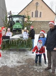 In Oberreichenbach startete ein Traktor zur Rundfahrt, zu den Organisatoren gehörten die Familien Seifert und Bartzsch.