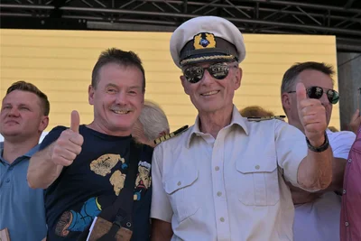 Das erste Mal nachdem die beiden auf dem gleichen Schiff gefahren sind, trafen sich in Schneeberg Thomas König (li.) und Dietmar Feirer. Foto: Ralf Wendland