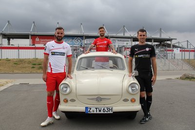 Für die Präsentation der Trikots, die einige raffinierte Details genauso aufweisen wie den großen Zwickau-Schriftzug und den dezenten Aufdruck "Fußballsportverein", hat sich der Verein diesmal etwas besonderes ausgedacht. 