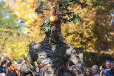 Das Kürbisfestival in Lichtenwalde wartet mit witzigen Ideen auf.