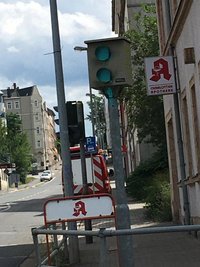Besprüht: der Blitzer an der Clausstraße.