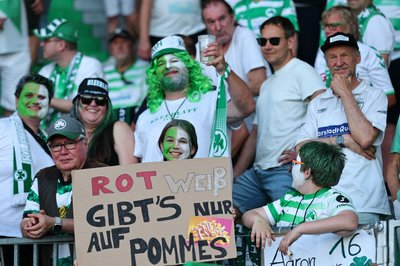 Fürther Fans erlauben sich einen Witz auf Kosten der Gäste.