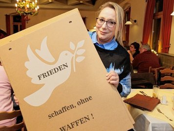 Die von Ulrike Seidel gestalteten Plakate könnten schon bald Schaufenster von Geschäften im Erzgebirge zieren. 