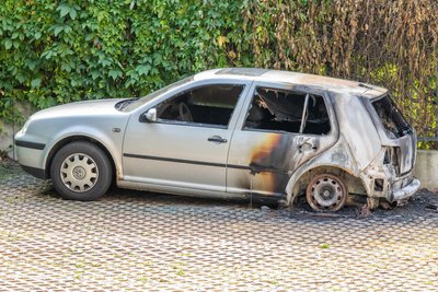 Weil er dieses Auto anzündete, muss ein Erzgebirger ins Gefängnis.