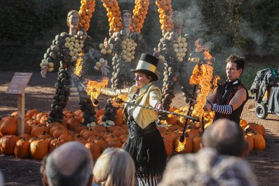 Eine Feuershow krönt das Programm.