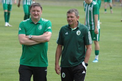 U-18-Landestrainer Olaf Kaplick (l.) holte Ulf Mehlhorn für den Lehrgang mit den zwei Partien gegen den Kosovo mit ins Boot.