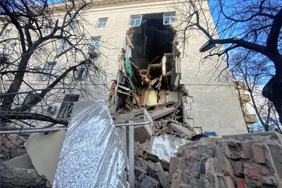 Die Regionalverwaltung in Cherson wurde bei Granatangriffen schwer beschädigt: Die Stadt wird täglich beschossen, so Irina. 