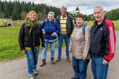 Die Leipziger Angela Mätzold, Beate Liebe, Uwe Bormann sowie Renate und Henry Engelhardt (v.l.) hätten sich über eine Pause bei Kaffee-Kurt gefreut. 