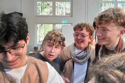 Auch die Mimik muss passen: Die Jugendlichen zeigen bei den Proben ihr Schauspieltalent.