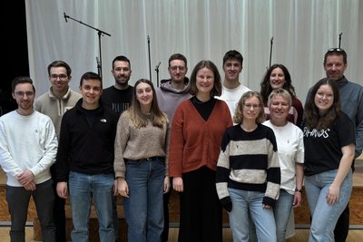 Leiterin Johanna Lorenz und ihr Adonia-Team bringen das Musical „Treffpunkt: Brunnen“ auf die Bühne.
