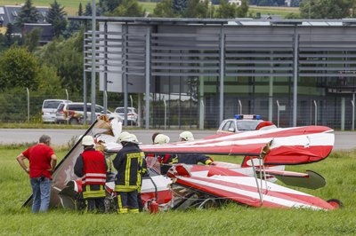 Ein Flugzeug ist auf dem Verkehslandeplatz in Jahnsdorf bruchgelandet.