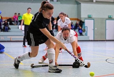 Die Meeranerinnen um Pauline Rothmund (am Ball) haben am Wochenende gegen Leipzig alles in die Waagschale geworfen. 