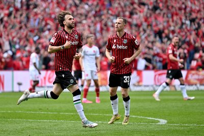 Hannovers Kolja Oudenne jubelt über sein Tor zum 1:1 gegen Nürnberg.