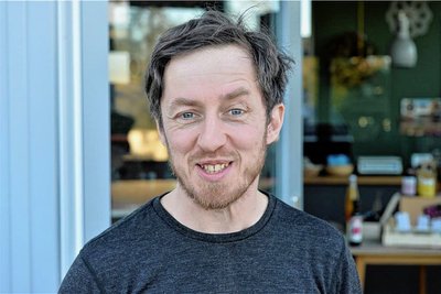 Grünen-Gemeinderat Danilo Braun plädiert dafür, in Oberschöna auch Walnussbäume unter Schutz zu stellen. 