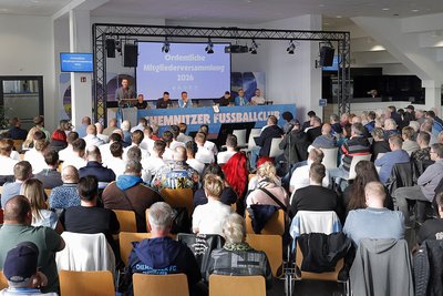 368 Vereinsmitglieder waren bei der turnusmäßigen Vollversammlung des Chemnitzer FC am Donnerstagabend im Stadion dabei. Vier Stunden lang gab es vor allem lange Redebeiträge von Vorstand und Geschäftsführung.