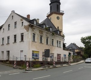 Das Gebäude, das an die B 95 grenzt, gilt aufgrund seines baulichen Zustands als Sicherheitsrisiko. 