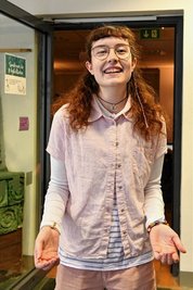 Felicia Lena Großmann ist schon Mitglied im Theaterjugendclub. Sie sagt: "Das Theater ist meine Welt."