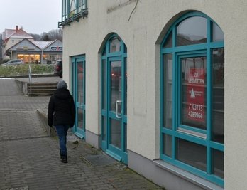 Es gibt Einkaufsmöglichkeiten im Ort. Aber die Ladenzeile könnte neu gestaltet werden, so ein Wunsch.