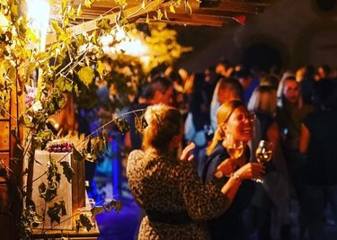 Das Weinfest war bereits bei den ersten beiden Veranstaltungen geprägt von der ganz besonderen Stimmung im Schlosshof. 