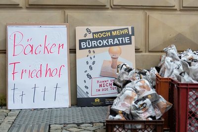 Im Vorfeld hatten Bäcker gegen die neue Pflicht, den Kunden Kassenbons ausdrucken zu müssen demonstriert. Genutzt hat das aber nichts. 