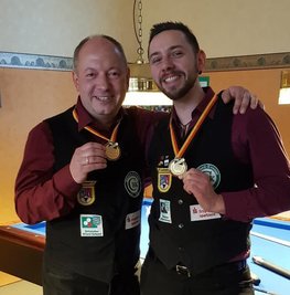 Tino Lorenz (links) und Eric Baldermann vom SV Leukersdorf holten sich in Wedel den deutsche Meistertitel im Eurokegel Doppel. 