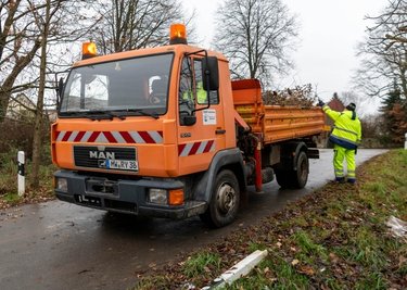 Der 21 Jahre alte Lkw vom Typ MAN des Lunzenauer Bauhofs ist verschlissen und hat ausgedient. Er soll im nächsten Jahr durch ein Neufahrzeug, das auch über einen Ladekran verfügt, ersetzt werden. Für die Neuanschaffung hat die Stadt 250.000 Euro im Haushalt 2022 eingeplant.