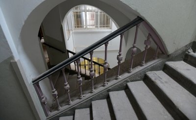Die beiden Treppenhäuser im Freiberger Bahnhofsgebäude werden jeweils durch einen Lichtschacht erhellt. Das soll auch nach dem geplanten Umbau so bleiben, fordert der Denkmalschutz. 