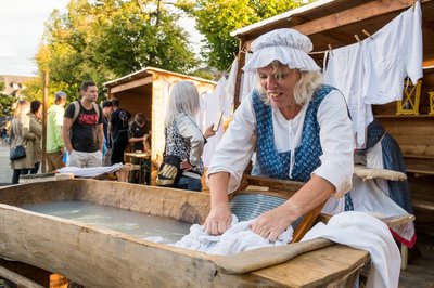 Auch Wäschewaschen war damals nur von Hand möglich. 