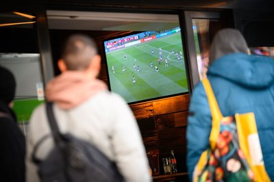 Viele Spiele bei der WM starten erst nach Mitternacht - und damit zu einer ungünstigen Zeit für die Gastronomie. (Archivbild)