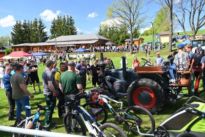 Blick auf das Festgelände am Sportplatz des TSV.