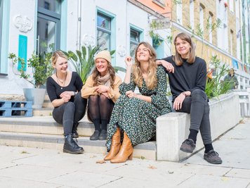 Hanna Lehmann, Susann Heidler, Jeanine Lindenhahn, Viktoria Lau (v.l.) verwöhnen die Gäste im Café Dreamers.